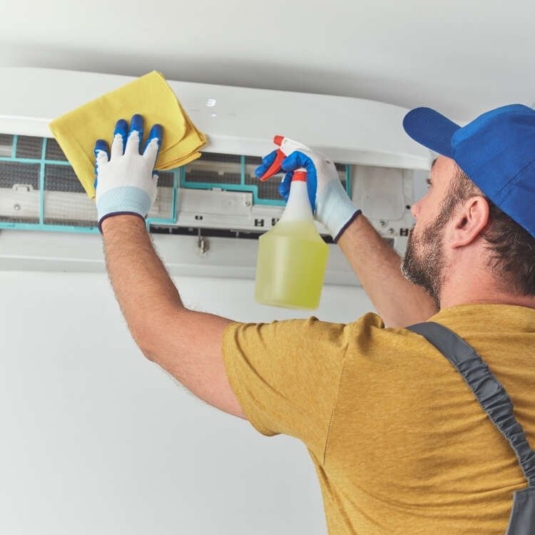 خدمة تنظيف المكيفات العميقة للمجاري والفلاتر واللفائف