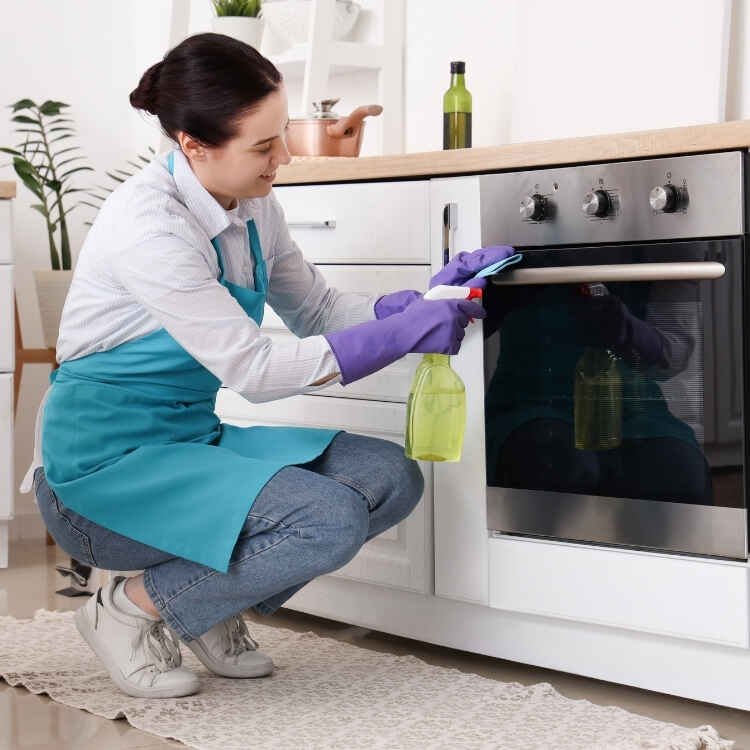 خدمة تنظيف المطبخ للمنشآت التجارية