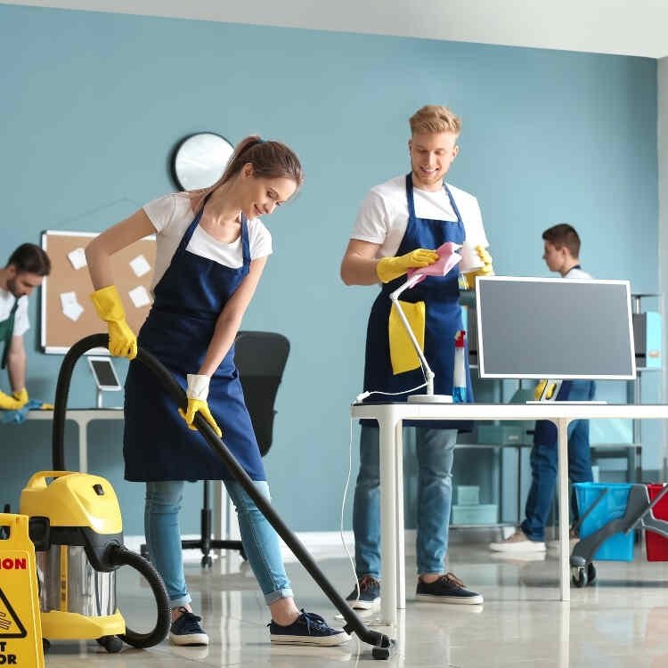 تنظيف عميق للمكاتب والسجاد والأرضيات