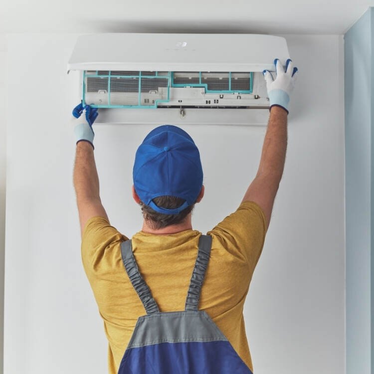 خدمة تنظيف المكيفات السريعة لضمان هواء نقي وصحي