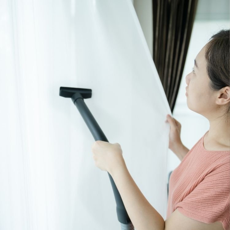 تنظيف الستائر في جدة بطريقة آمنة على الأقمشة